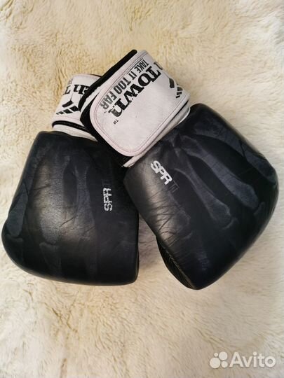 Боксерские перчатки 16oz