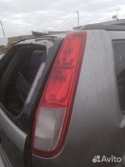 Фонарь правый Nissan X-Trail