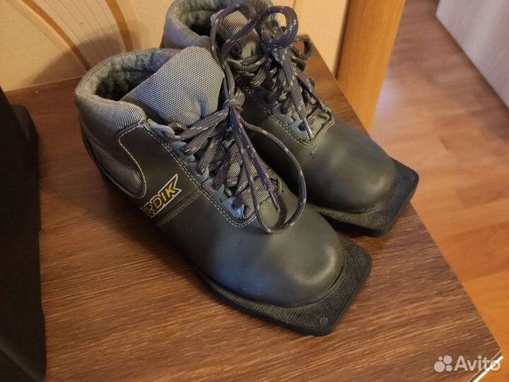 Лыжные ботинки