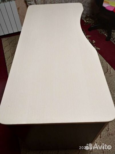 Стол маникюрный