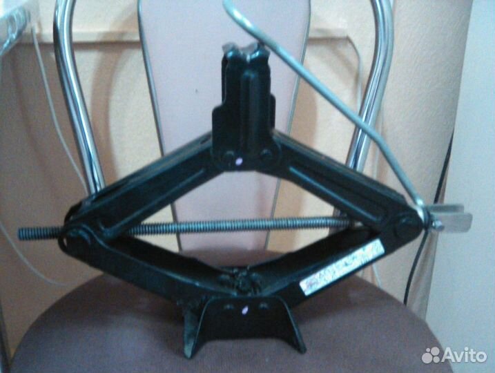 Домкрат винтовой