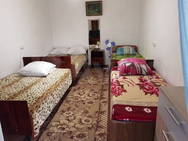 Комната 15 м² в 5-к., 1/1 эт.