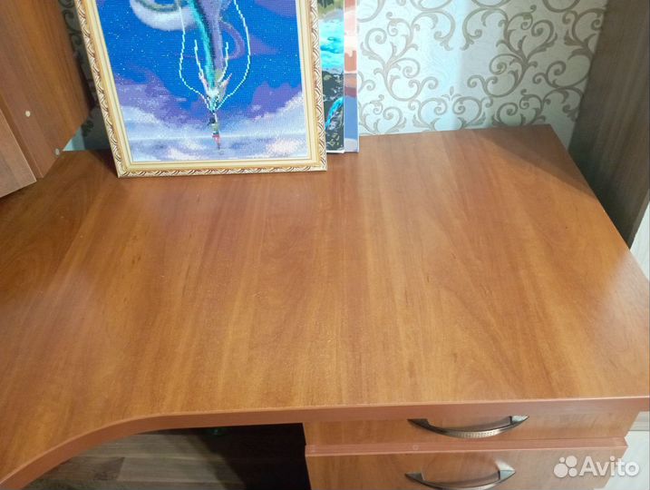 Угловой письменный стол