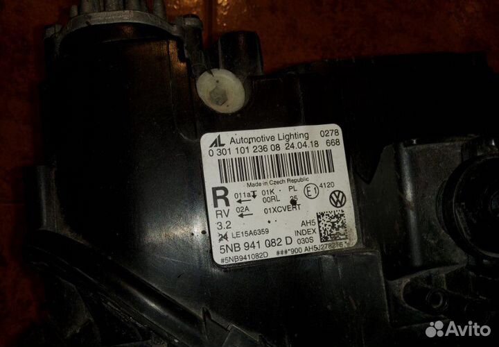 Фара передняя правая верхняя Volkswagen Tiguan 2