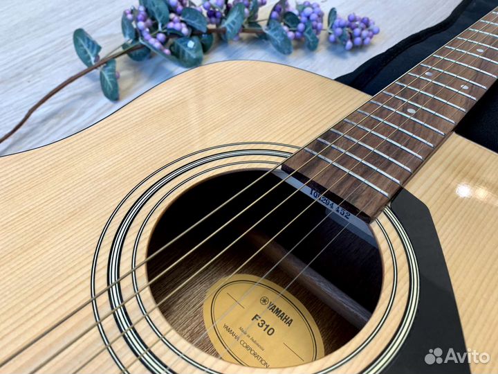 Гитара Yamaha F-310 акустика