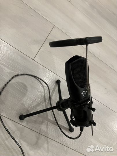 Микрофон Trust GXT232 Mantis