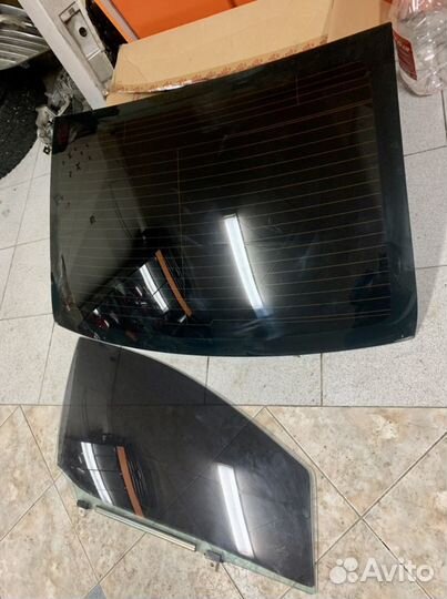 Toyota Avensis 270 стекло