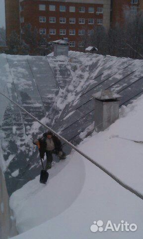 Чистка кровли от снега и наледи/ Чистка крыши