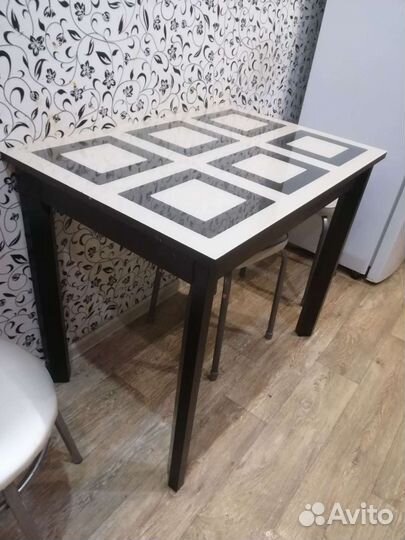 Кухонный стол