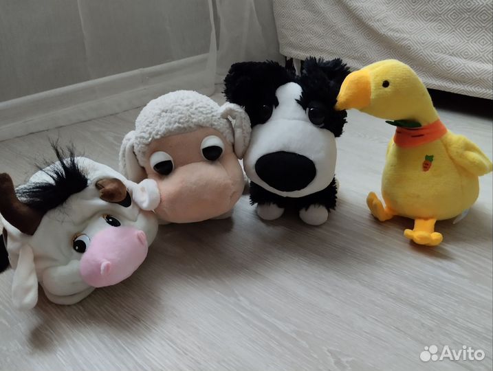 Пианино и плюшевые игрушки