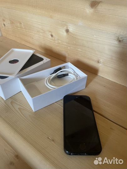 iPhone SE, 32 ГБ