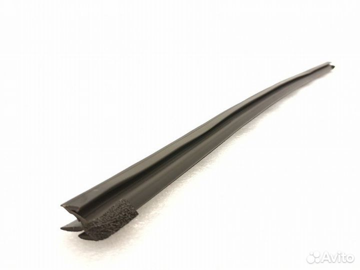 Уплотнитель стекла двери задний левый Kia Sorento