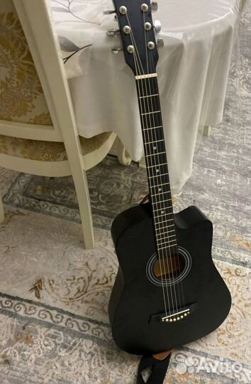 Акустическая гитара