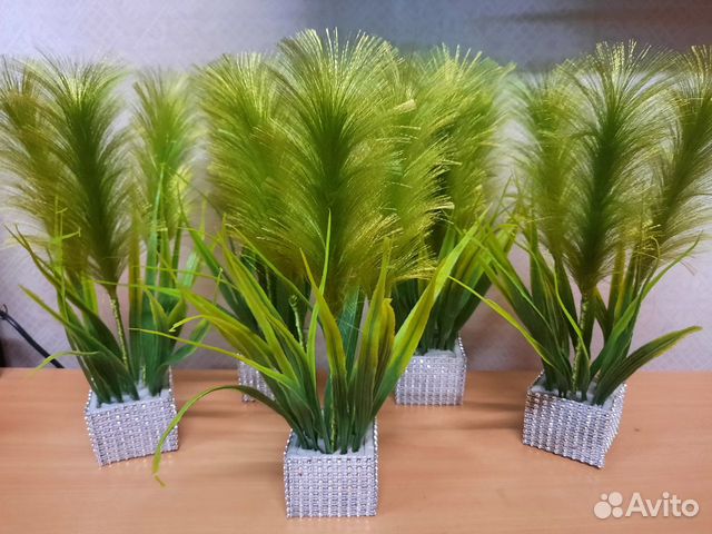 Искусственные растения в горшках