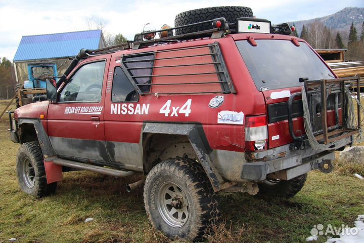 Nissan Terrano 3.0 МТ, 1992, битый, 300 000 км