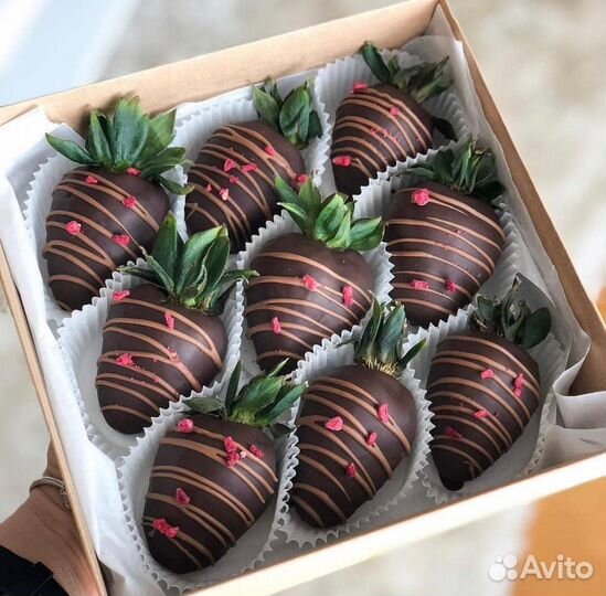 Клубника в темном шоколаде, в горьком шоколаде