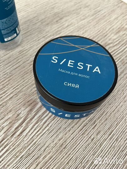 Пустые флакон и баночка от средств для волос