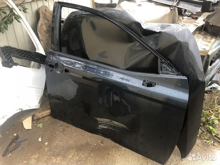 Правая передняя дверь Toyota Camry 70