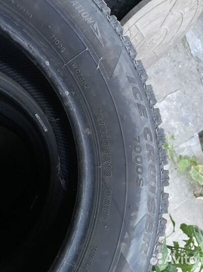 Bridgestone Ice Cruiser 7000 215/65 R16