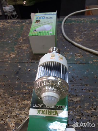 Лампа светодиодная с датчиком движения