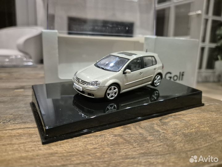 Volkswagen golf 5 пятидверка 1/43 autoart