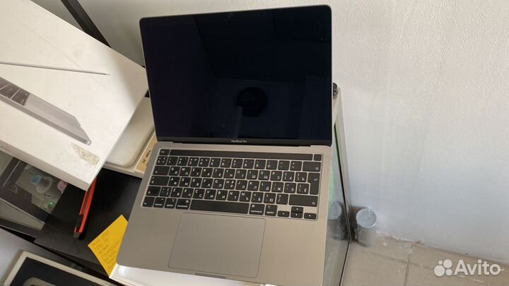 Macbook pro 13 2020 i5 A2251 2 GHZ 16 RAM 1 TB