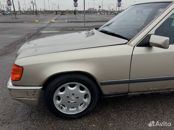 Mercedes-Benz W124 2.3 AT, 1988, битый, 46 228 км