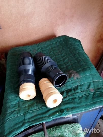 Комплект пыльники с отб. рез. стойки-аммортизатора