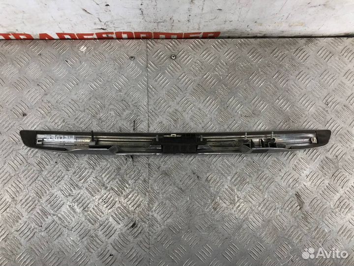 Накладка двери багажника Тойота Королла Филдер E14