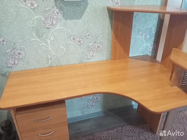 Письменный стол