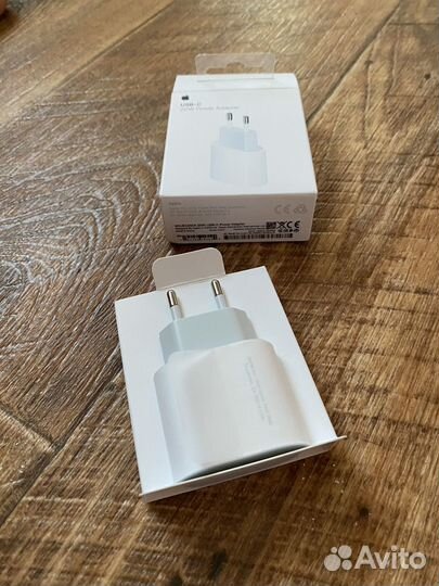 Оригинальная зарядка на iPhone 20W новая,быстрая