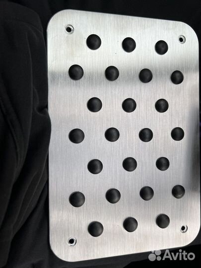 Автомобильная подставка на коврик под ноги