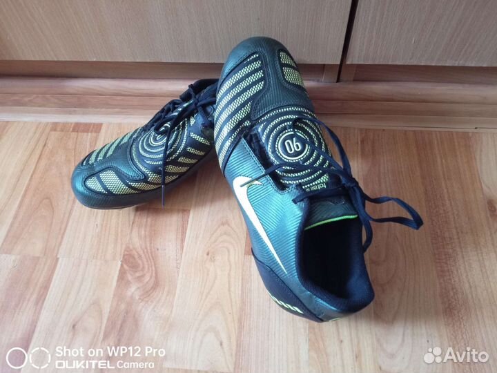 Футбольные бутсы