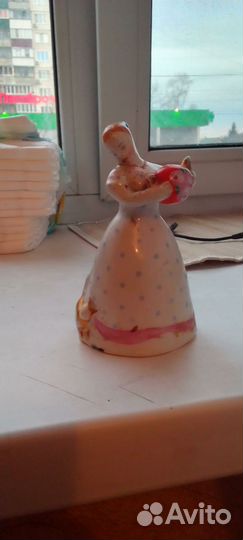 Кукла фарфоровая