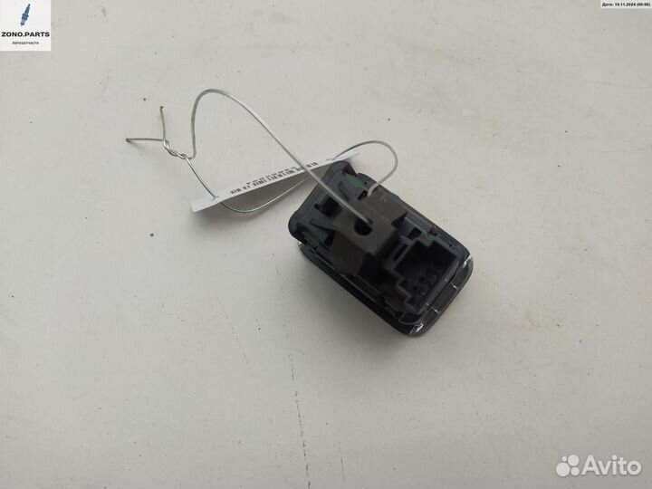 Кнопка открывания багажника A2129059300 на Mercedes W212 (E)