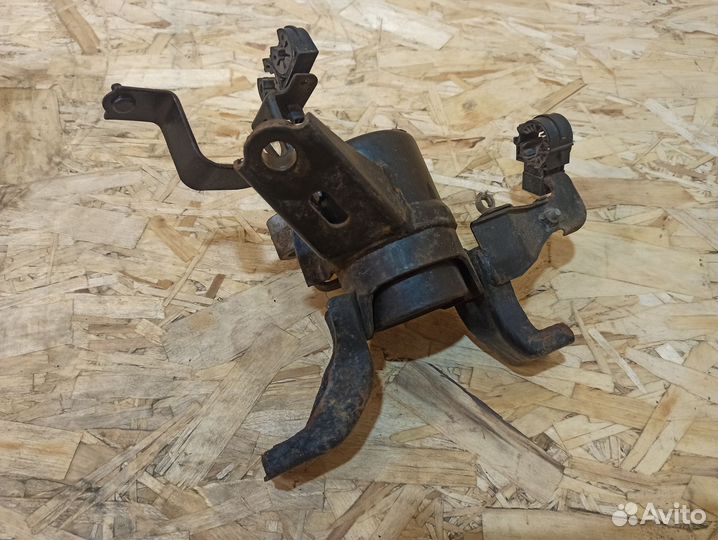 Подушка двигателя правая Toyota Corolla E150