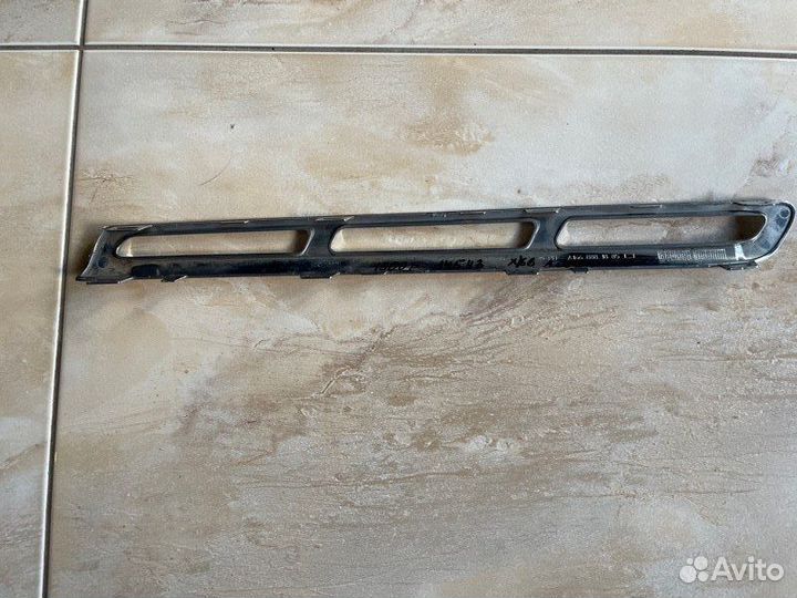 Молдинг решетки радиатора правый Mercedes Gls X166