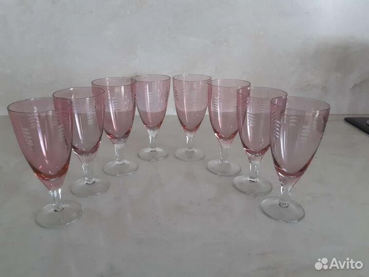Бокалы и рюмки розовые из марганцевого стекла