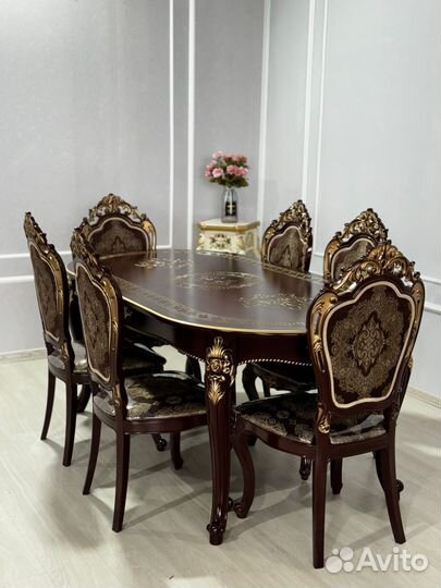 Стол и стулья