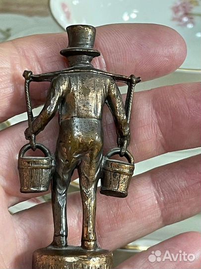 Бронзовая фигурка водоноса Hummel