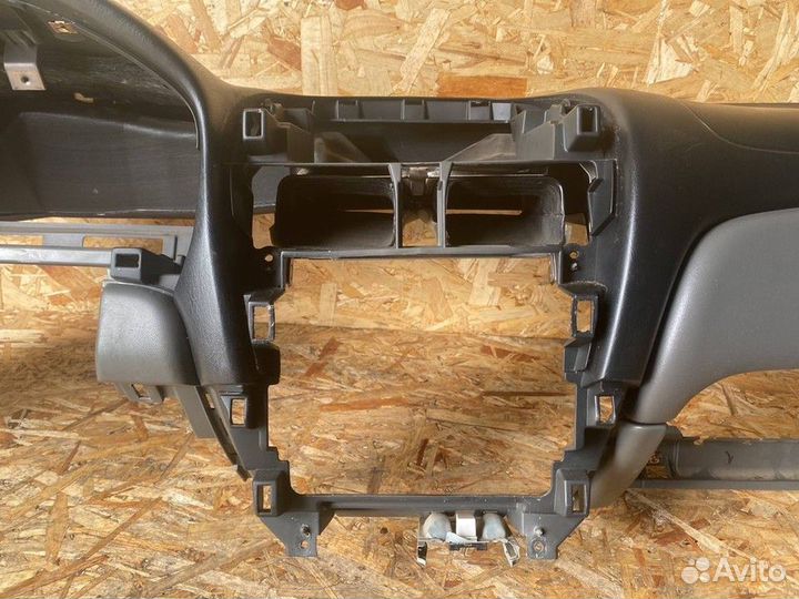 Передняя панель салона (Торпедо)