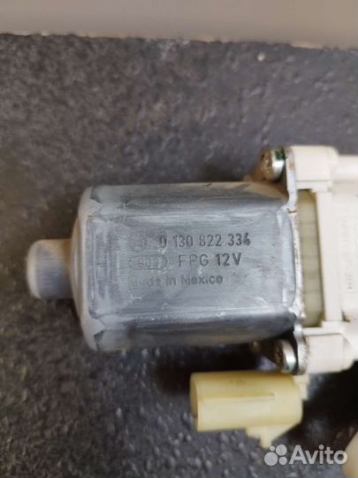 Моторчик стеклоподъемника задний правый Chrysler