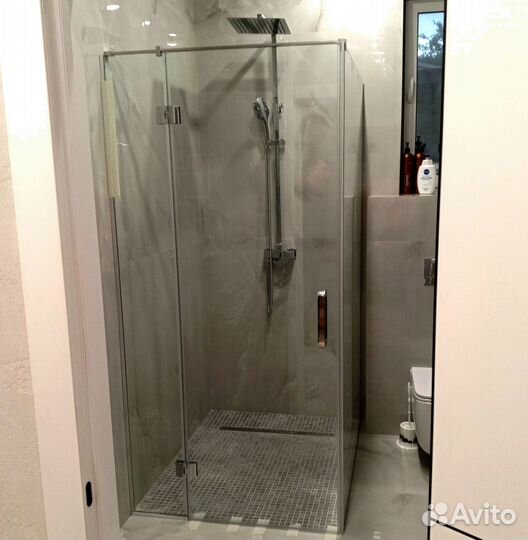 Стеклянное ограждение для ванны