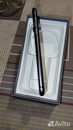 Телефон iPhone 8 64 gb