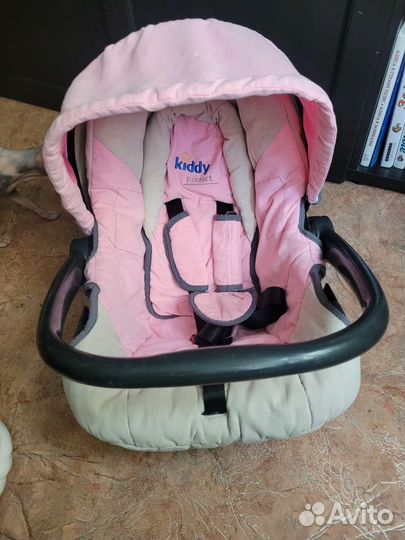 Автомобильное кресло