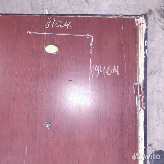 Металлическая дверь