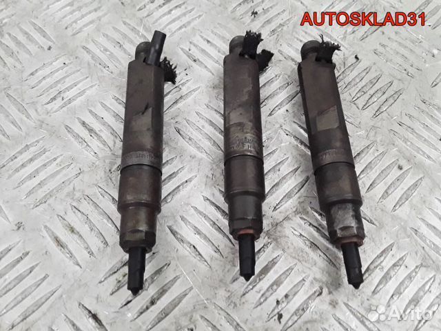 Форсунка дизельная VW Passat B5 1.9 AHU 028130201G