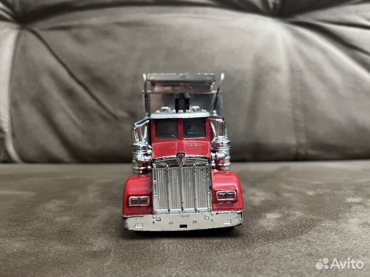 Модель грузовика Kenworth