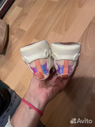 Кроссовки 28