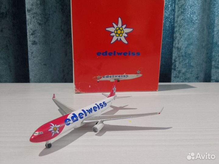 Модель самолета 1:500 А330-200 Edelweiss